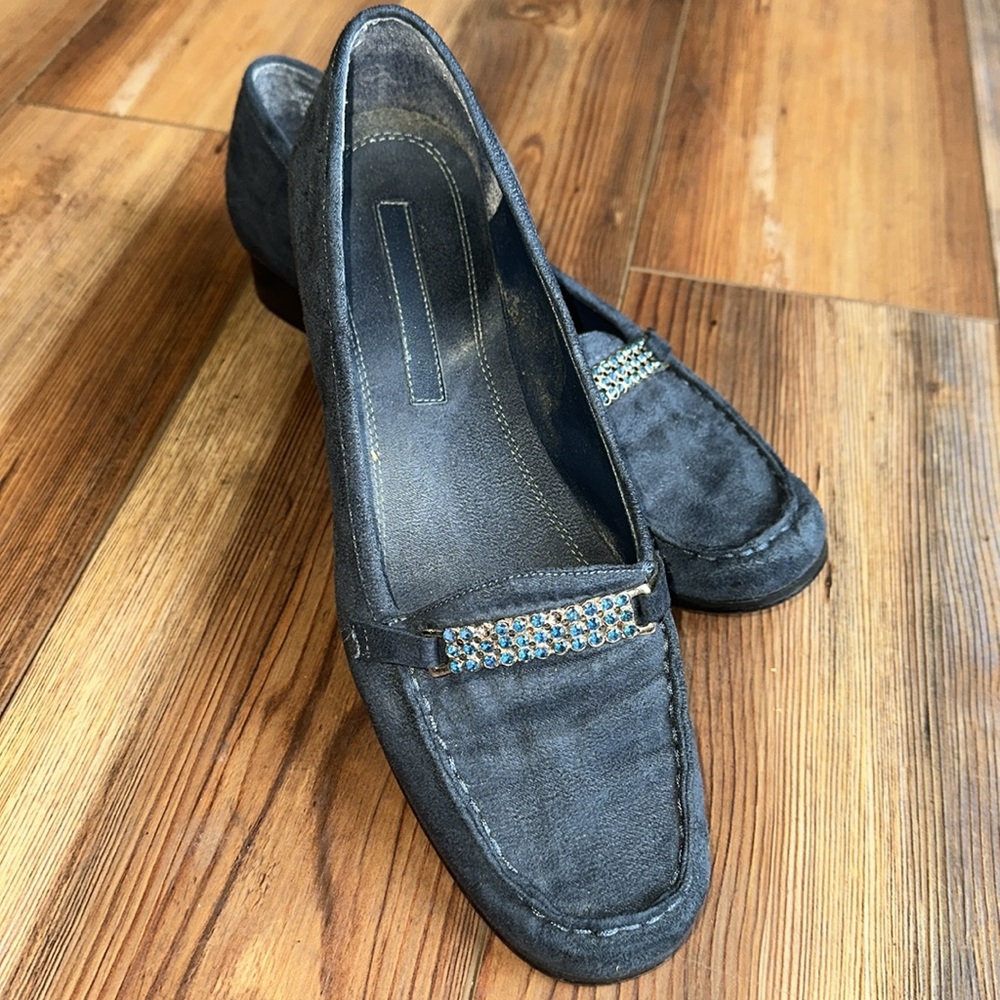 Gloria Vanderbilt size 8 blue suede shoes with sparkle buckle